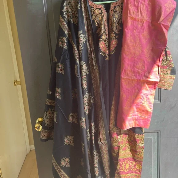 Néw beautiful Pakistani Indian dress - Picture 2 of 5